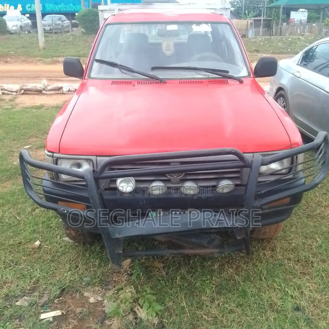 Toyota Hilux 1998 Red