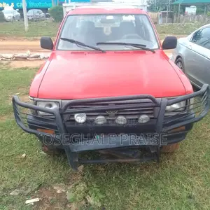 Toyota Hilux 1998 Red