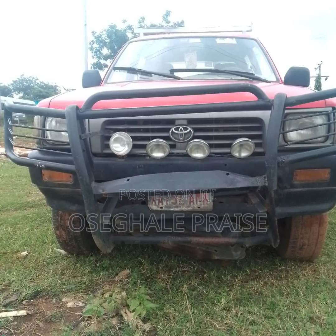 Toyota Hilux 1998 Red