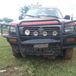 Toyota Hilux 1998 Red