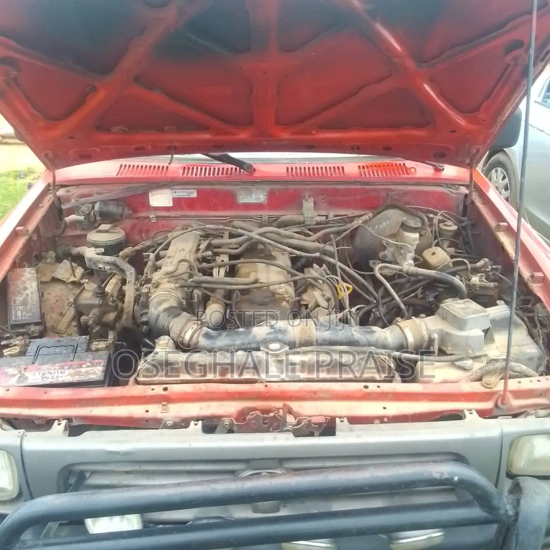 Toyota Hilux 1998 Red