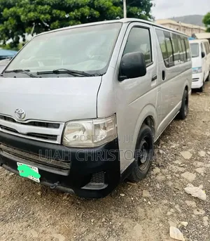 Toyota HiAce 2013