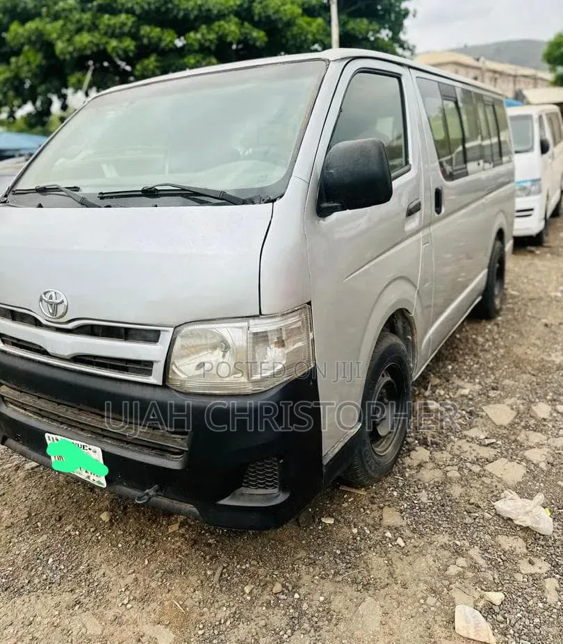 Toyota HiAce 2013