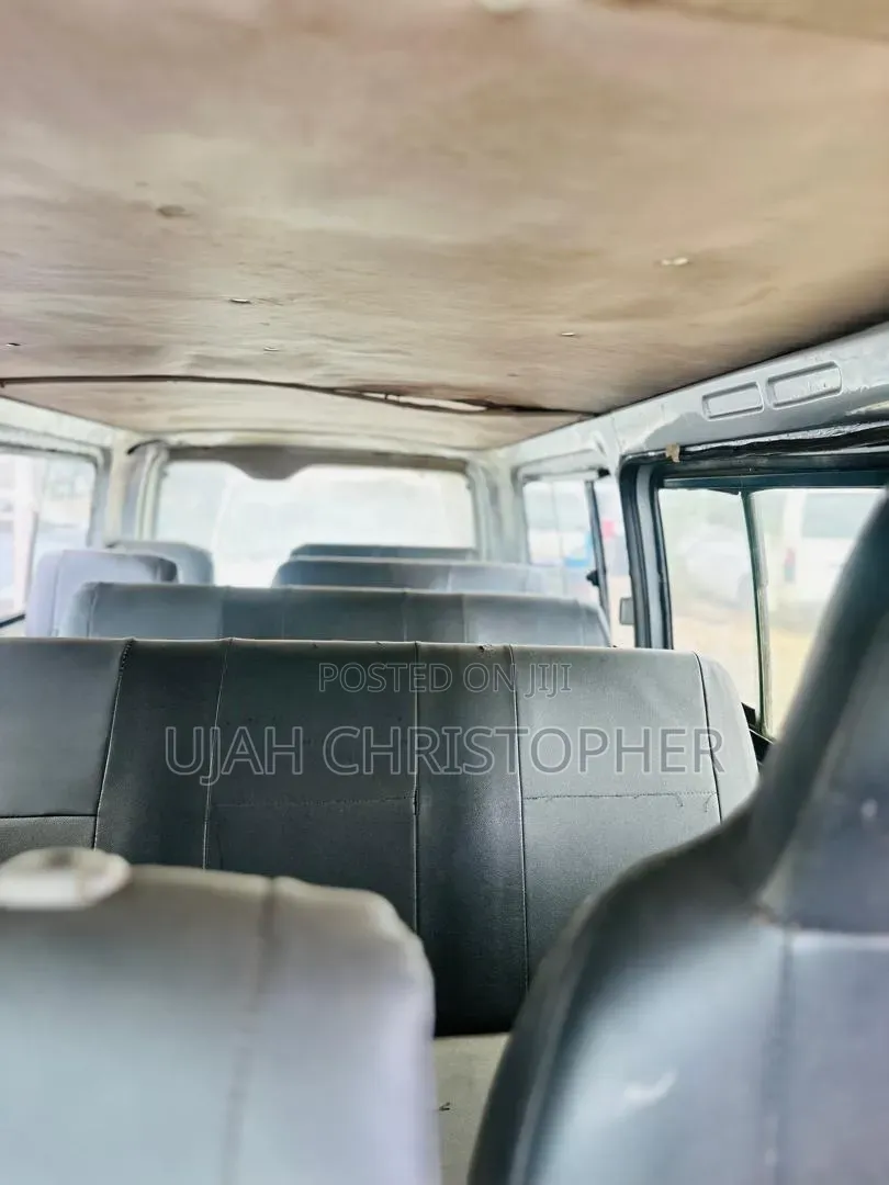 Toyota HiAce 2013