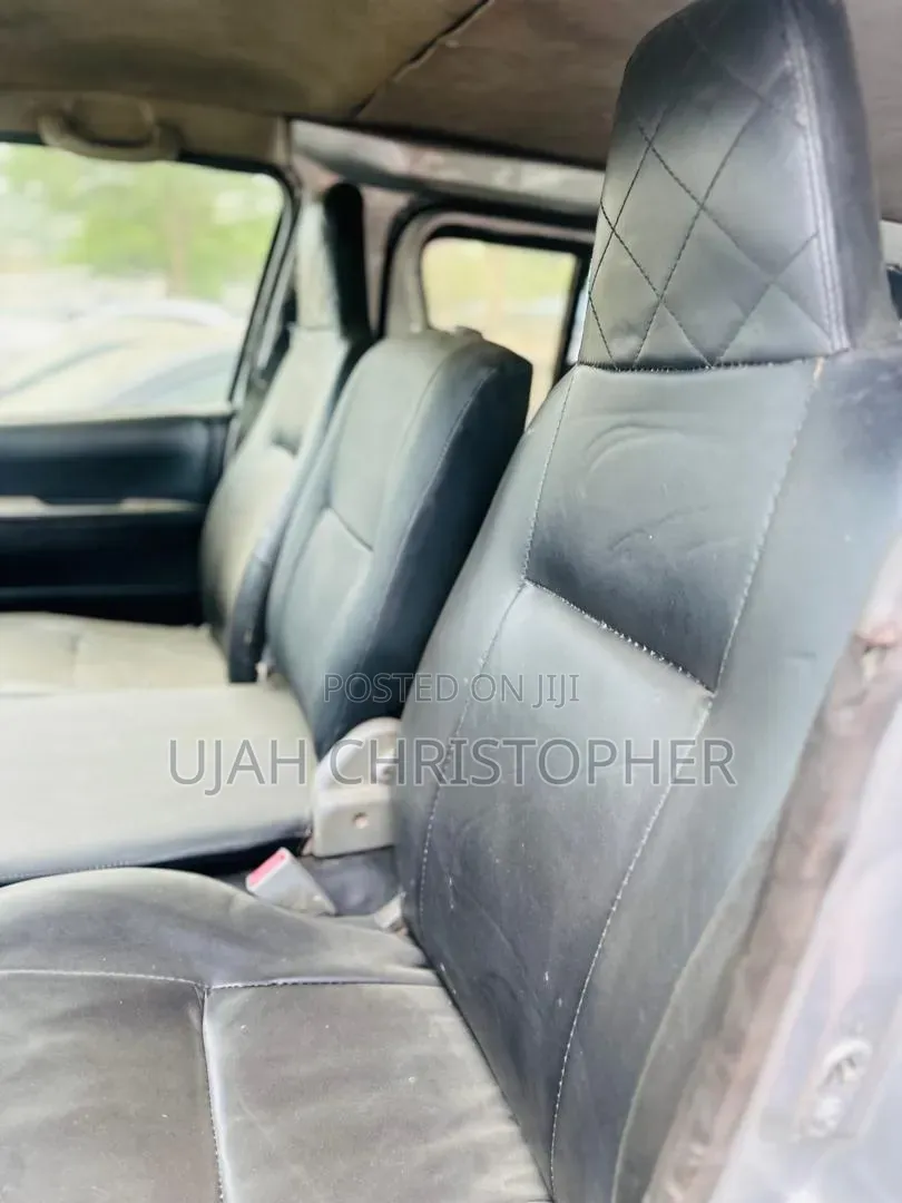 Toyota HiAce 2013