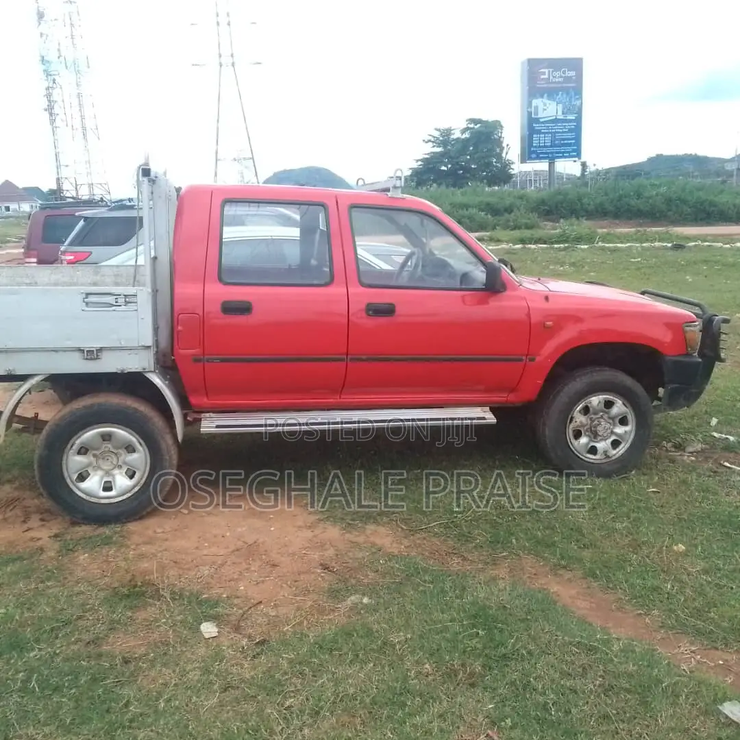 Toyota Hilux 1998 Red
