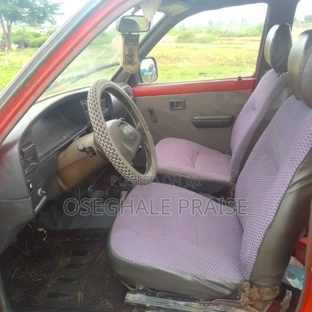Toyota Hilux 1998 Red