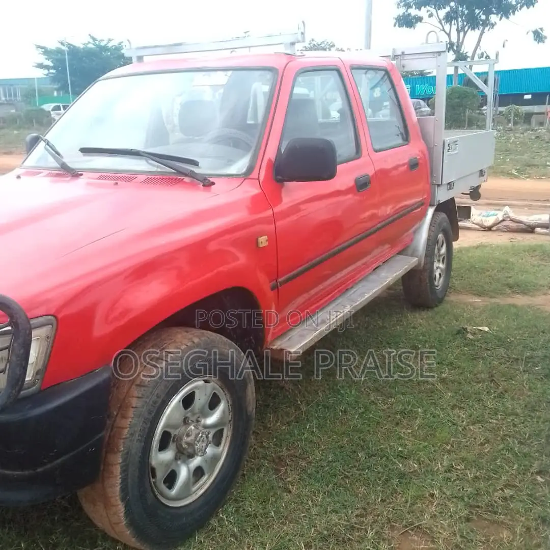 Toyota Hilux 1998 Red