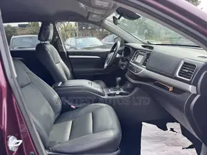 Toyota Highlander LE Plus 4x4 V6 (3.5L 6cyl 8A) 2018 Burgundy