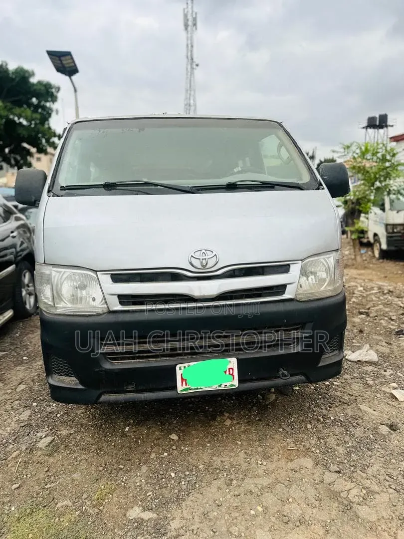 Toyota HiAce 2013