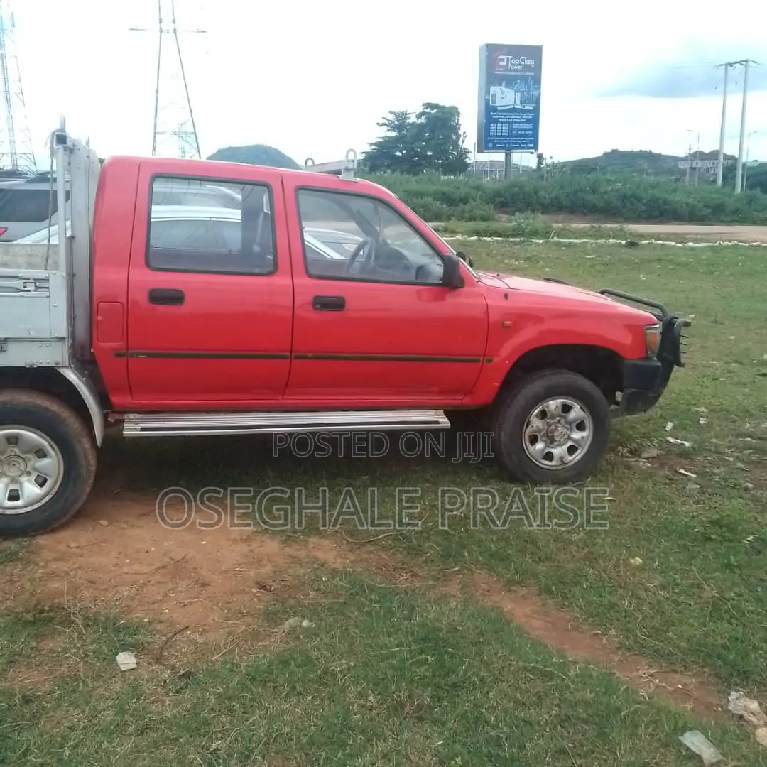 Toyota Hilux 1998 Red