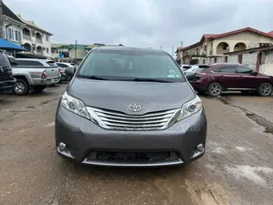 Toyota Sienna LE 7 Passenger (3.5L 6cyl 6A) 2016 Gray