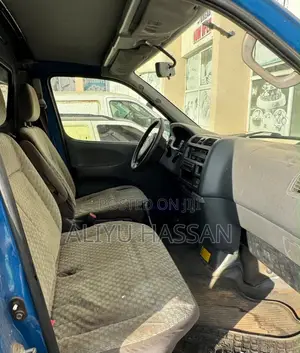 Toyota HiAce 2002 Blue