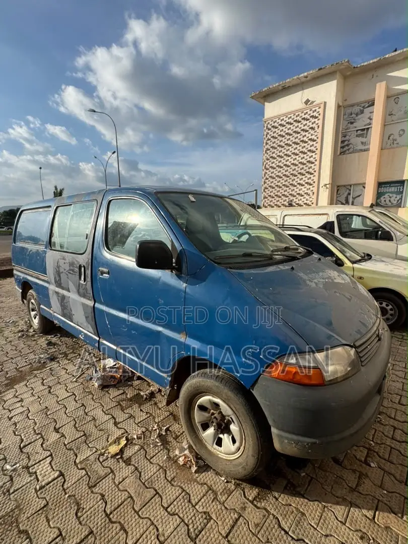 Toyota HiAce 2002 Blue