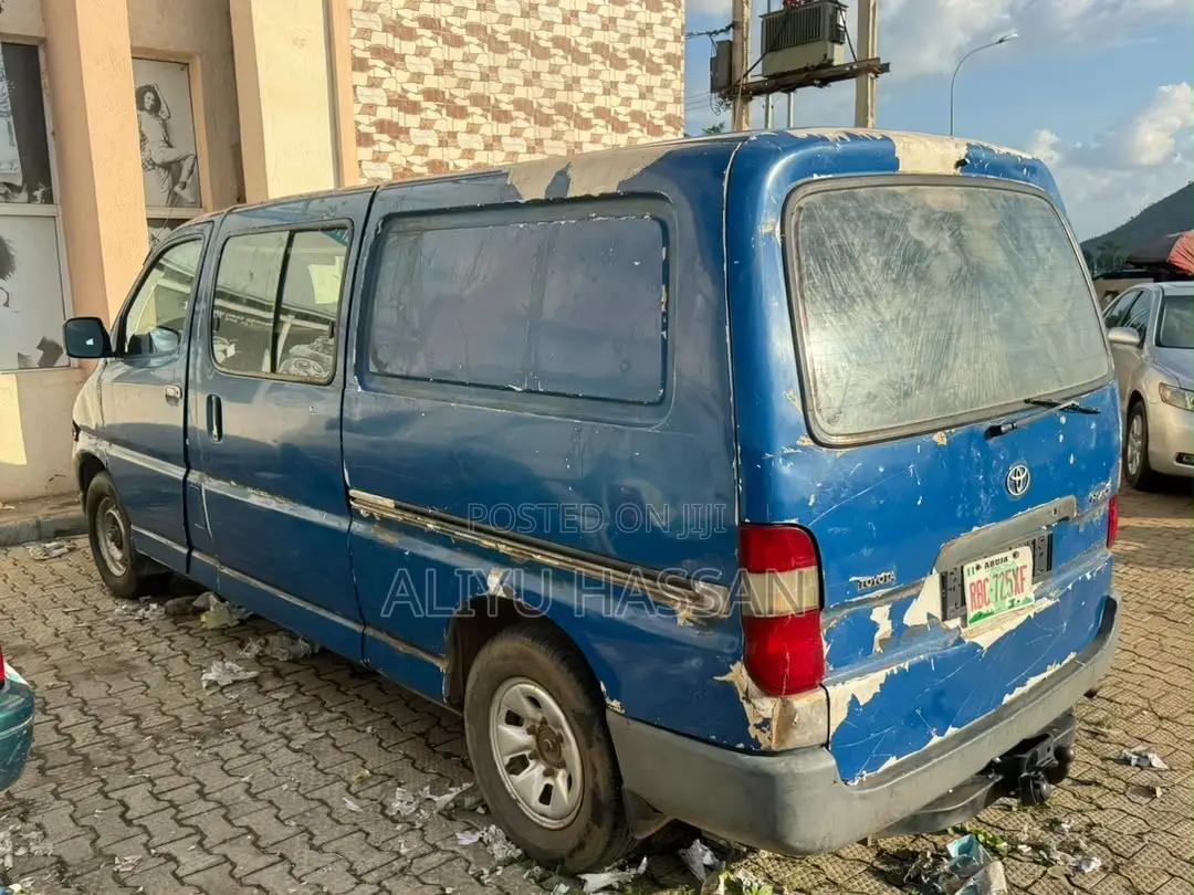 Toyota HiAce 2002 Blue