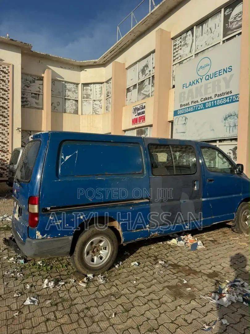 Toyota HiAce 2002 Blue