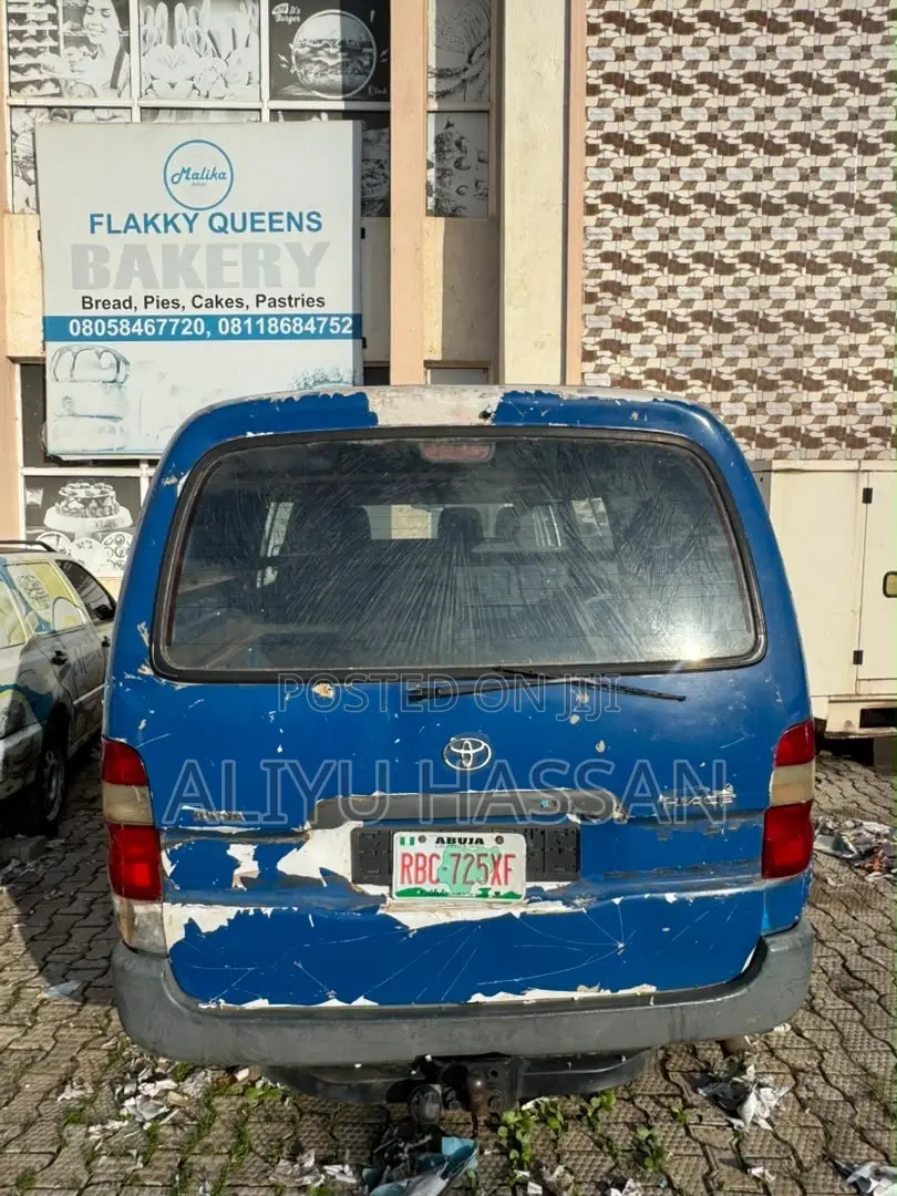Toyota HiAce 2002 Blue