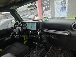 Jeep Wrangler Unlimited Sahara 4dr SUV 4WD (3.6L 6cyl 6M) 2014 Green