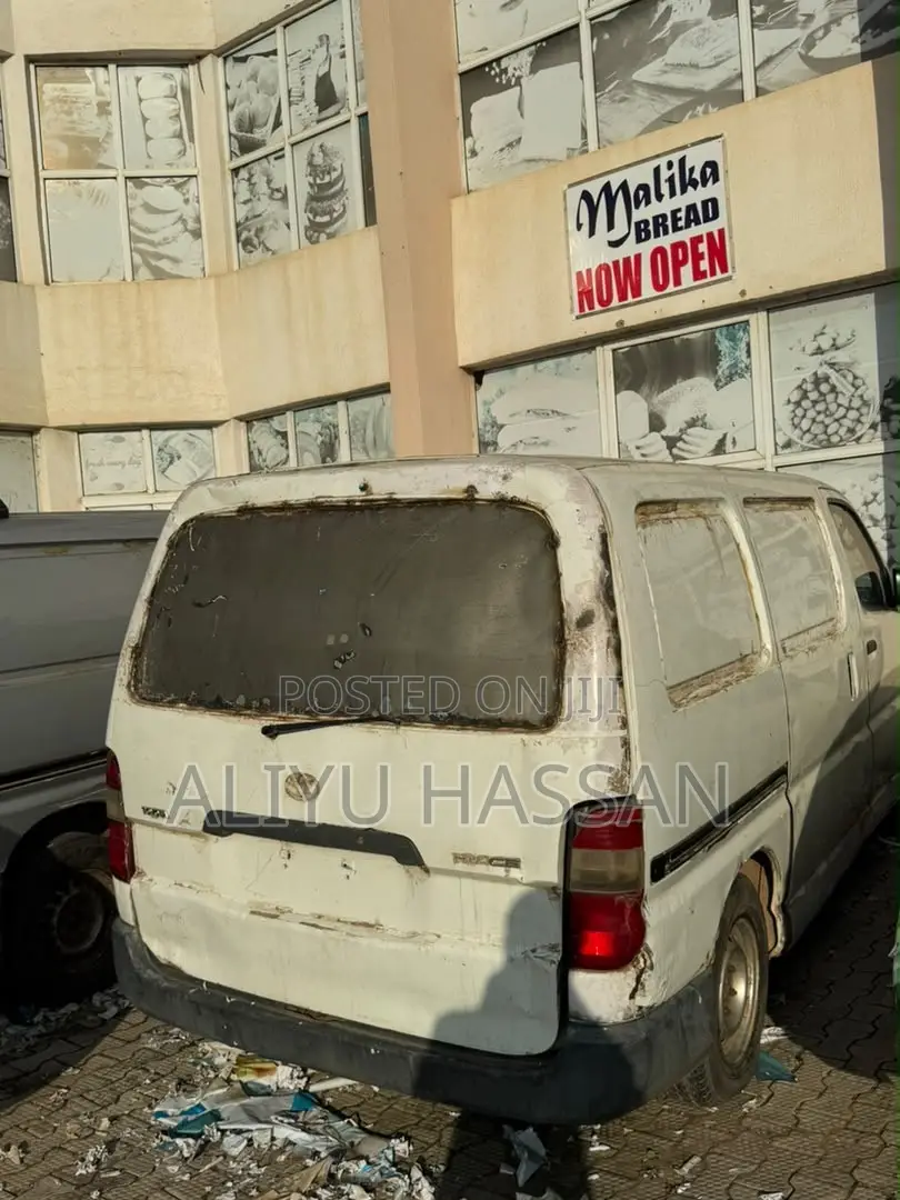 Toyota HiAce 2002 Silver