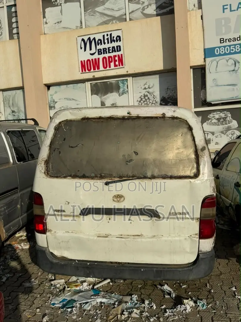 Toyota HiAce 2002 Silver