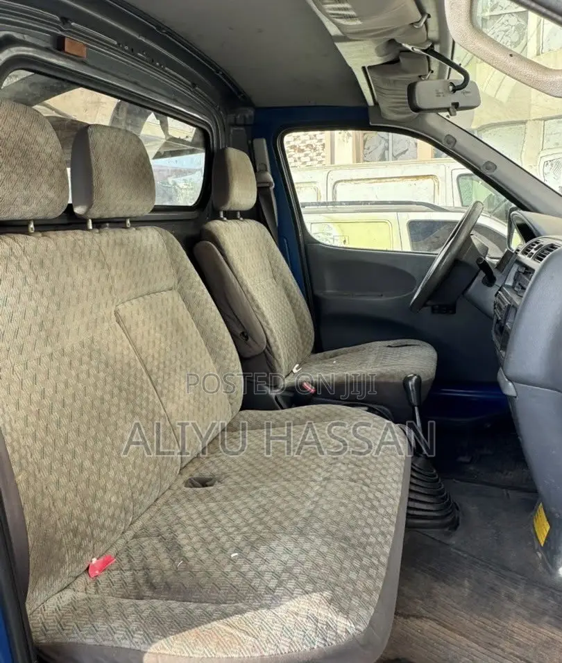 Toyota HiAce 2002 Silver