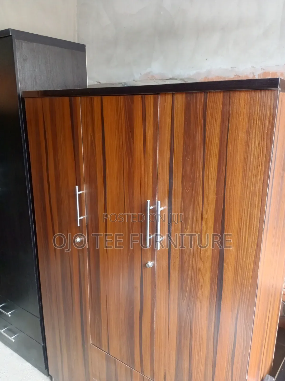 6 Ft Spacious Wardrobe