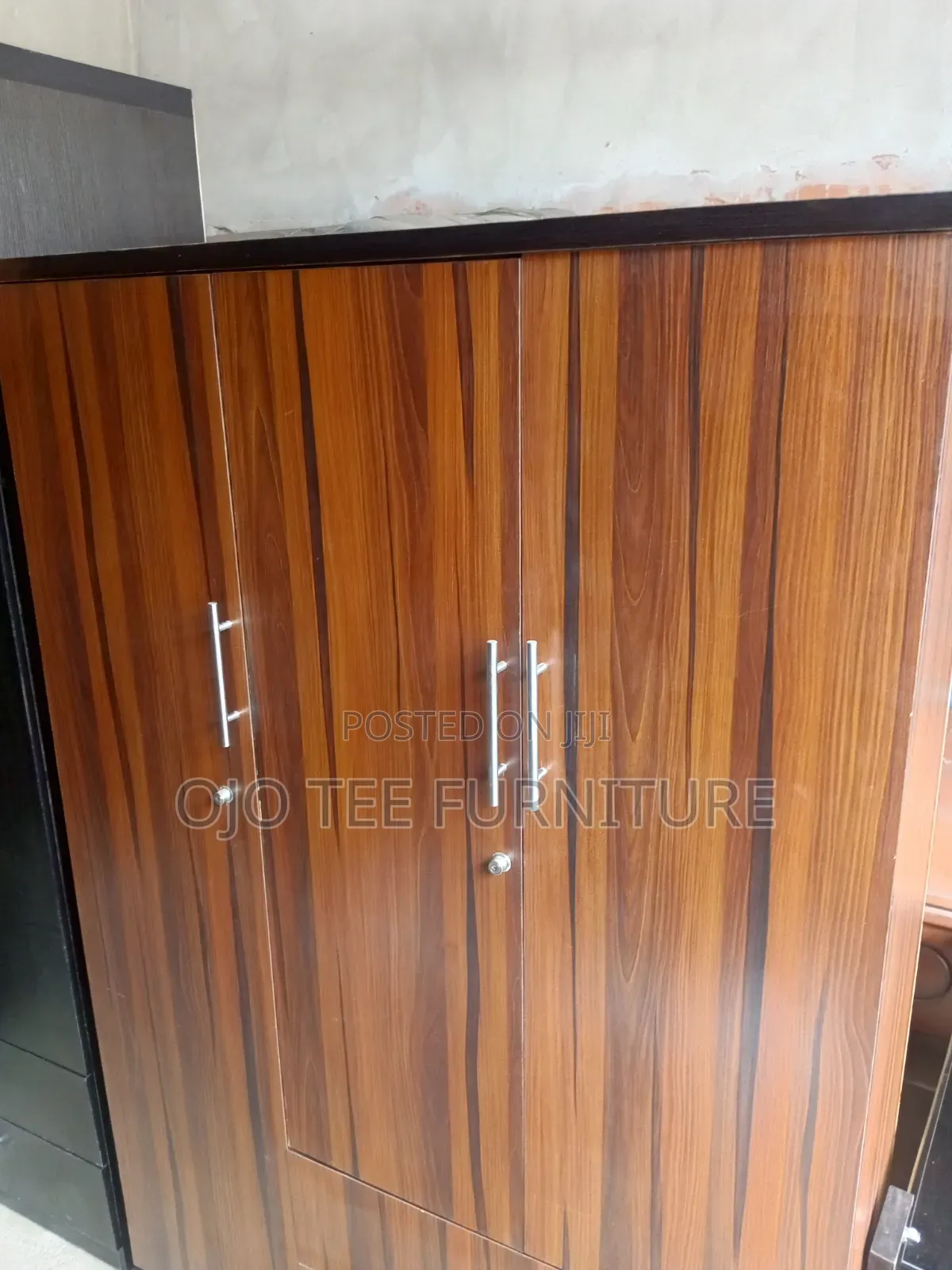 6 Ft Spacious Wardrobe