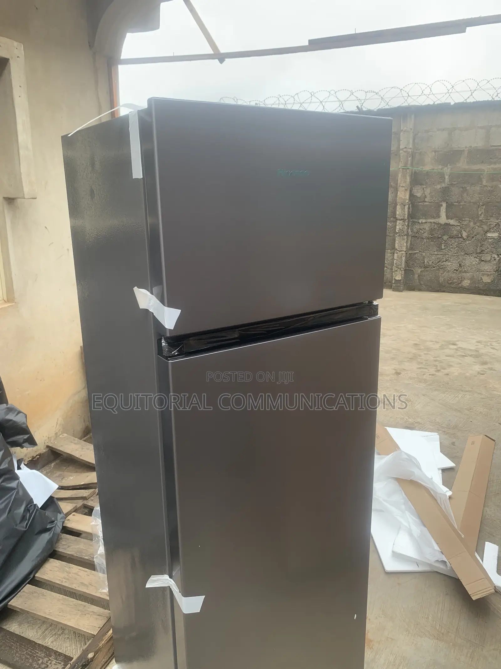 Hisense 240L Fridge – Separate Freezer Storage