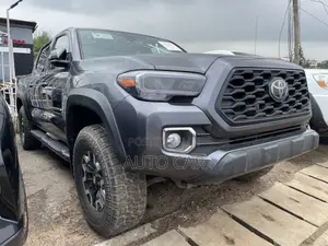 Toyota Tacoma SR5 2021 Black