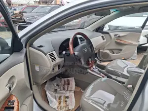 Toyota Corolla LE 4dr Sedan (1.8L 4cyl 4A) 2010 Silver