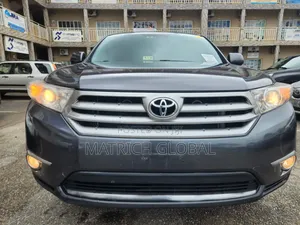 Toyota Highlander Plus 3.5L 4WD 2013 Gray