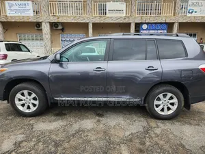 Toyota Highlander Plus 3.5L 4WD 2013 Gray