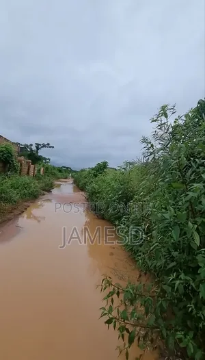Land in Uhwo Bypass