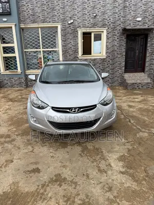 Hyundai Elantra 2012 Silver