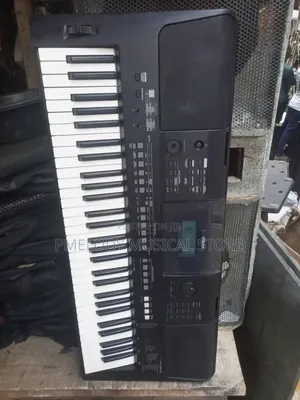 Yamaha PSR E463