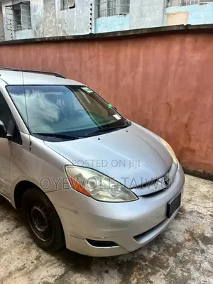 Toyota Sienna 2007 Gold
