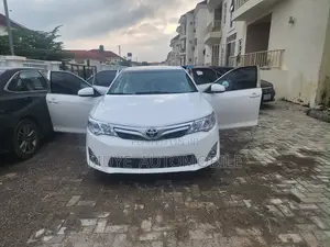 Toyota Camry XLE 4dr Sedan (2.5L 4cyl 6A) 2014 White