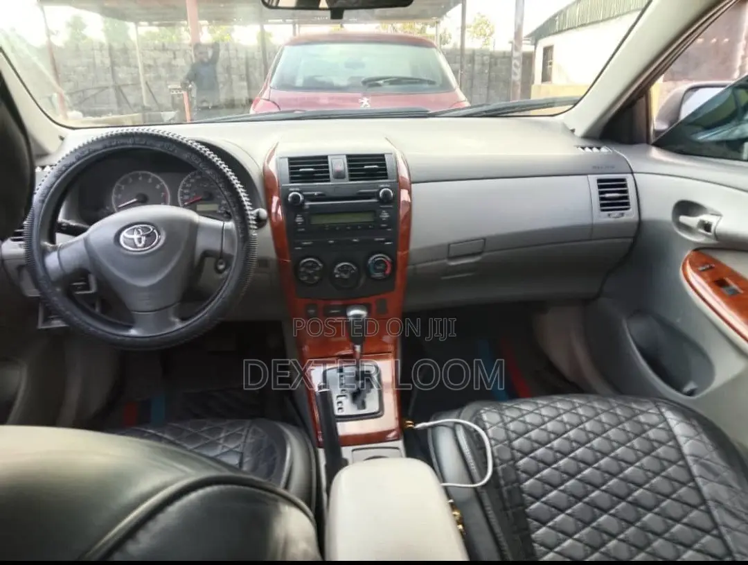 Toyota Corolla 2010 Silver