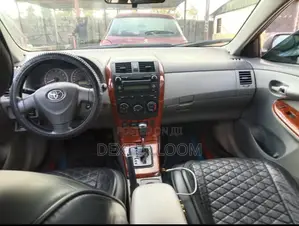 Toyota Corolla 2010 Silver