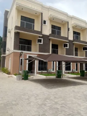 4bdrm Duplex in MacPherson for rent