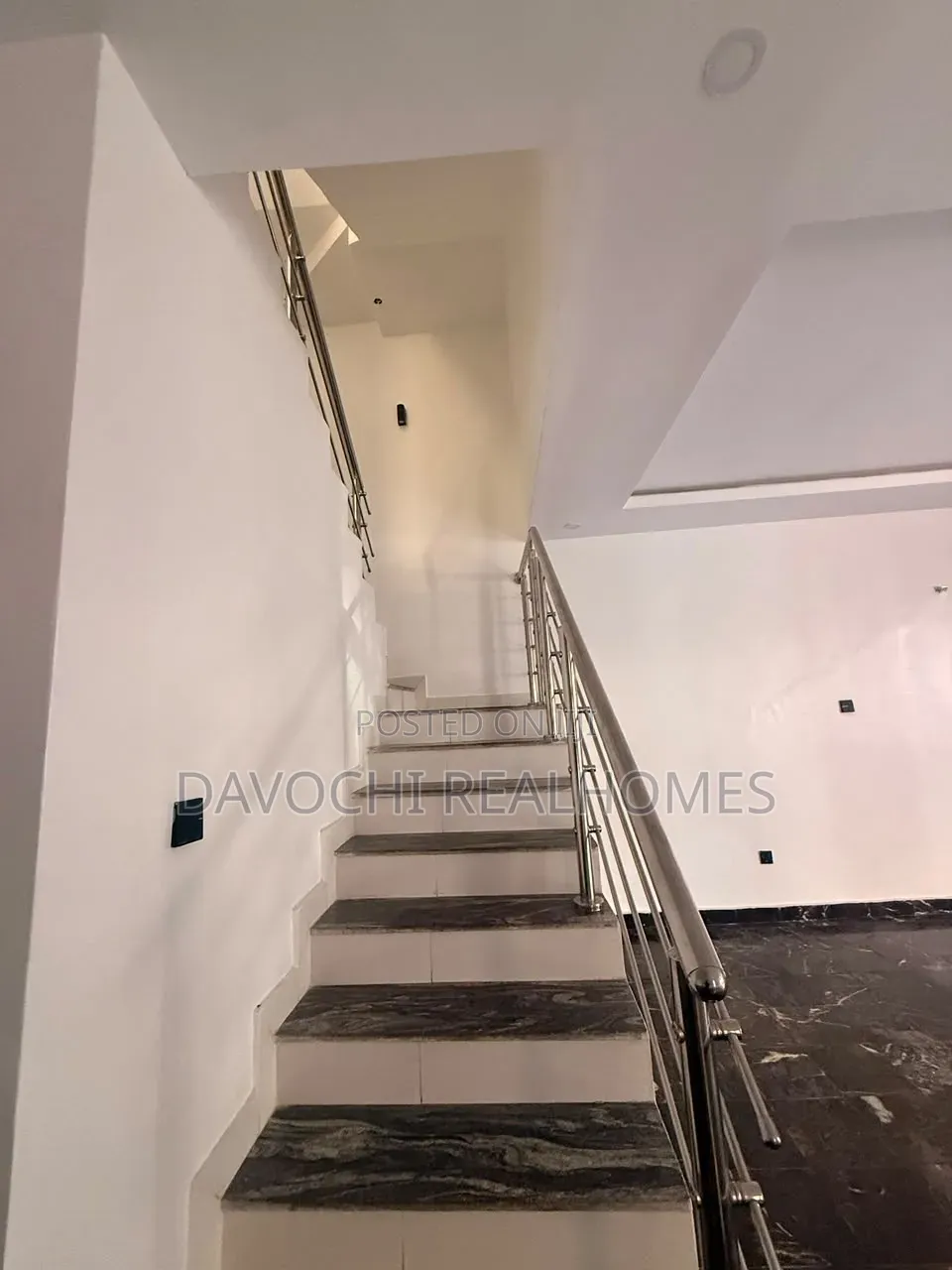 4bdrm Duplex in MacPherson for rent