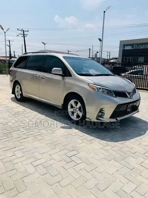 Toyota Sienna 2016 Gold
