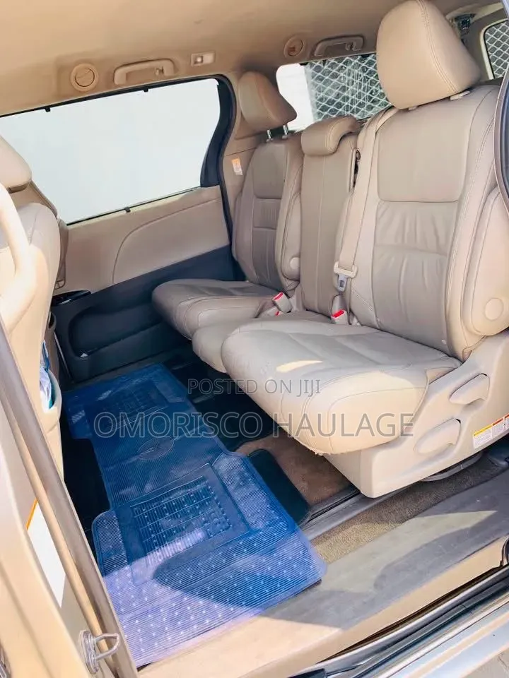 Toyota Sienna 2016 Gold