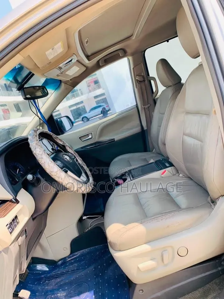 Toyota Sienna 2016 Gold