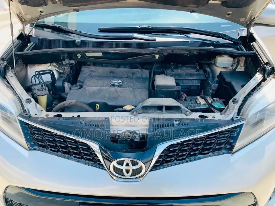 Toyota Sienna 2016 Gold