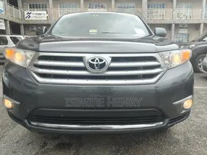 Toyota Highlander SE 3.5L 4WD 2013 Gray