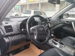 Toyota Highlander SE 3.5L 4WD 2013 Gray
