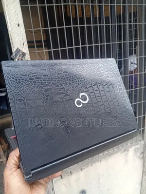 Laptop Fujitsu Lifebook E448 8GB Intel Core i5 HDD 500GB