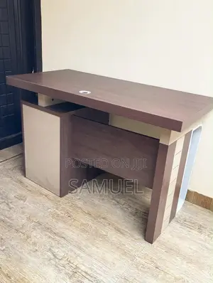 Modern Executive Office Table – Stylish, Strong Durable