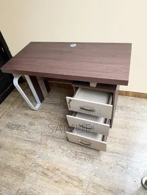 Modern Executive Office Table – Stylish, Strong Durable